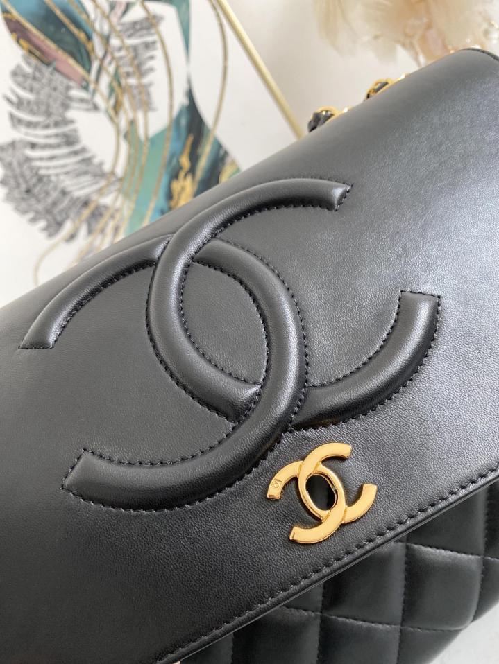 CHANEL nuova borsa a spalla singola